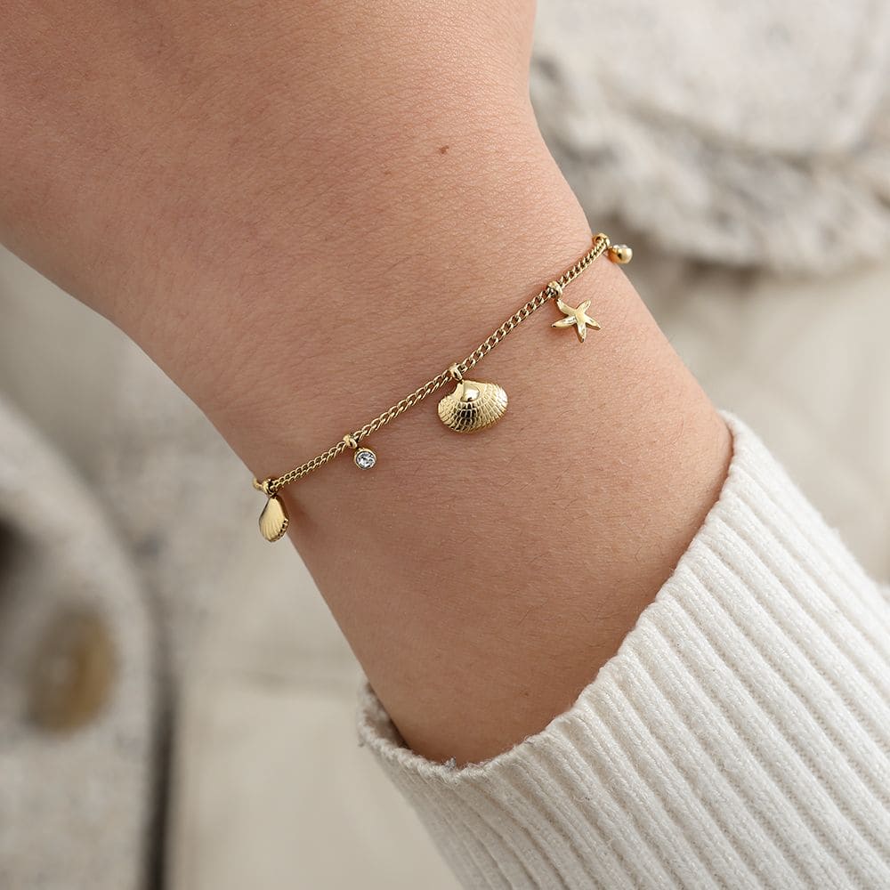 Ocean and diamond dots