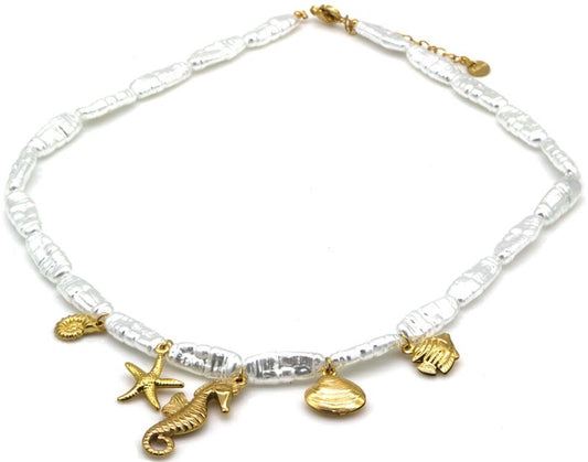 Ketting pearl in the ocean