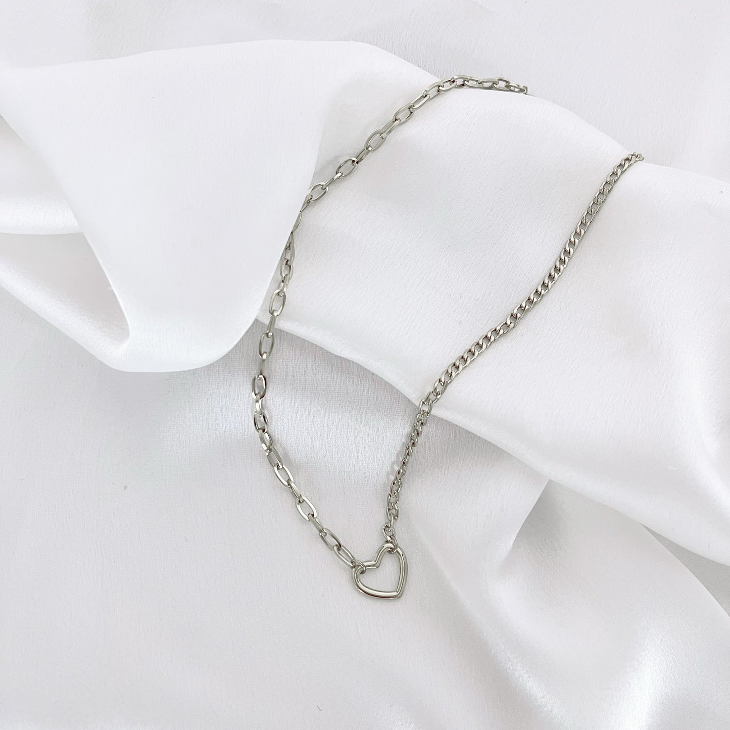 Ketting different chained heart