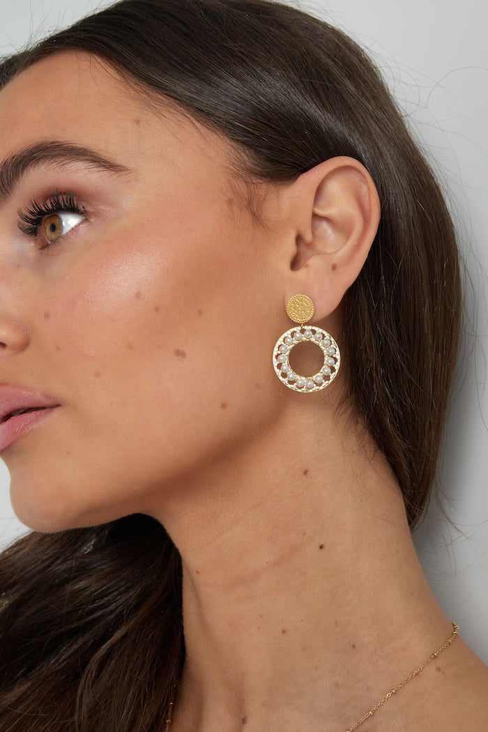 Oorbellen dubbele cirkel met parel