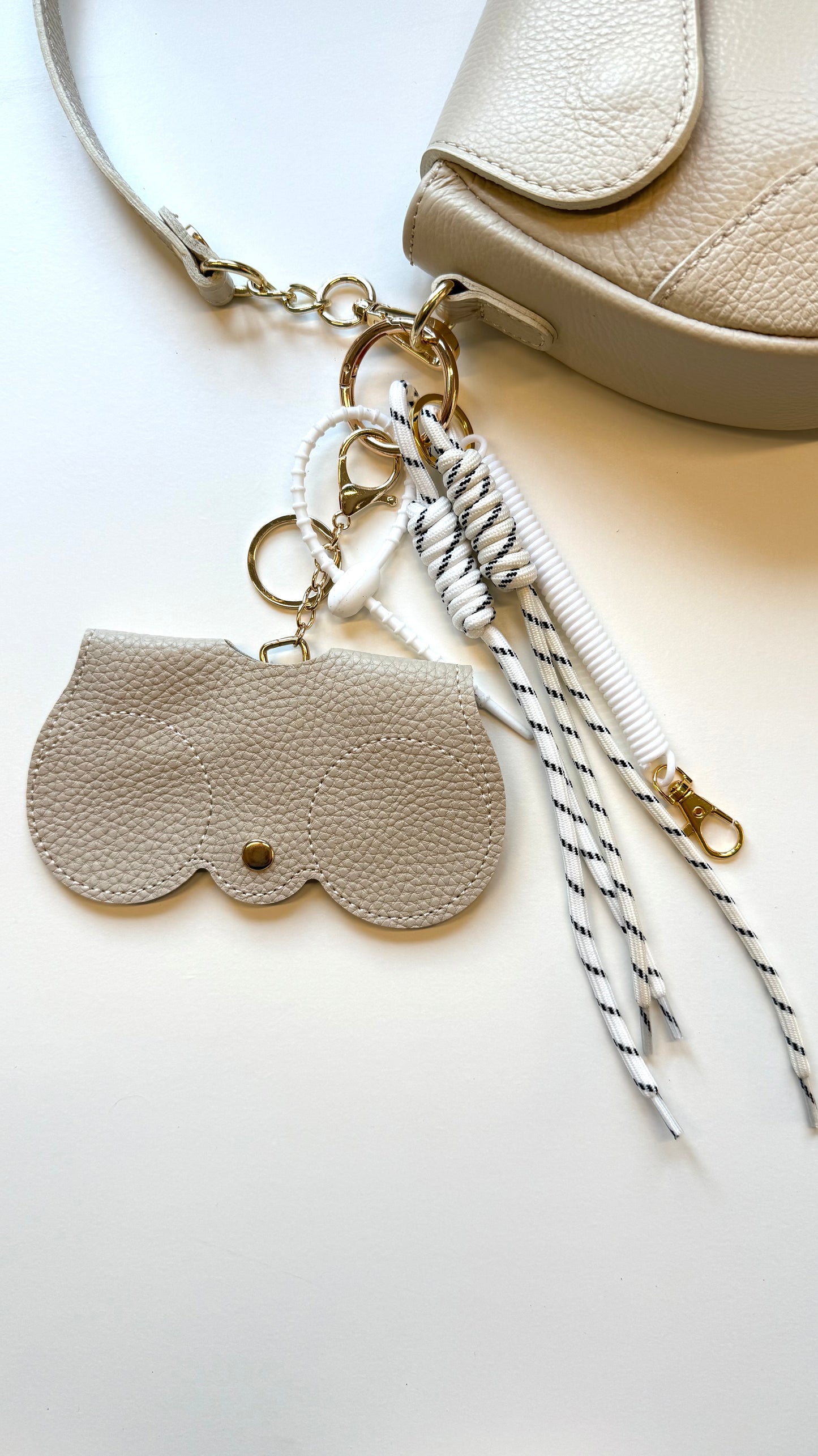 Bagcharm Zonnebrilhouder - Taupe